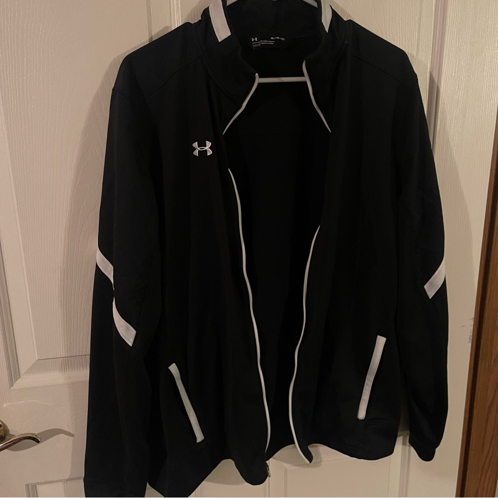 Under Amour Jacket. Size XL Black and White. Pockets lined mesh inside.